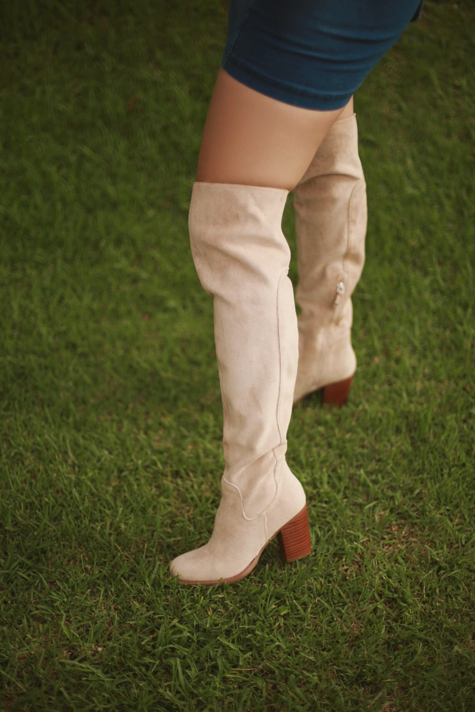 Bota vaquera larga gamuza beige