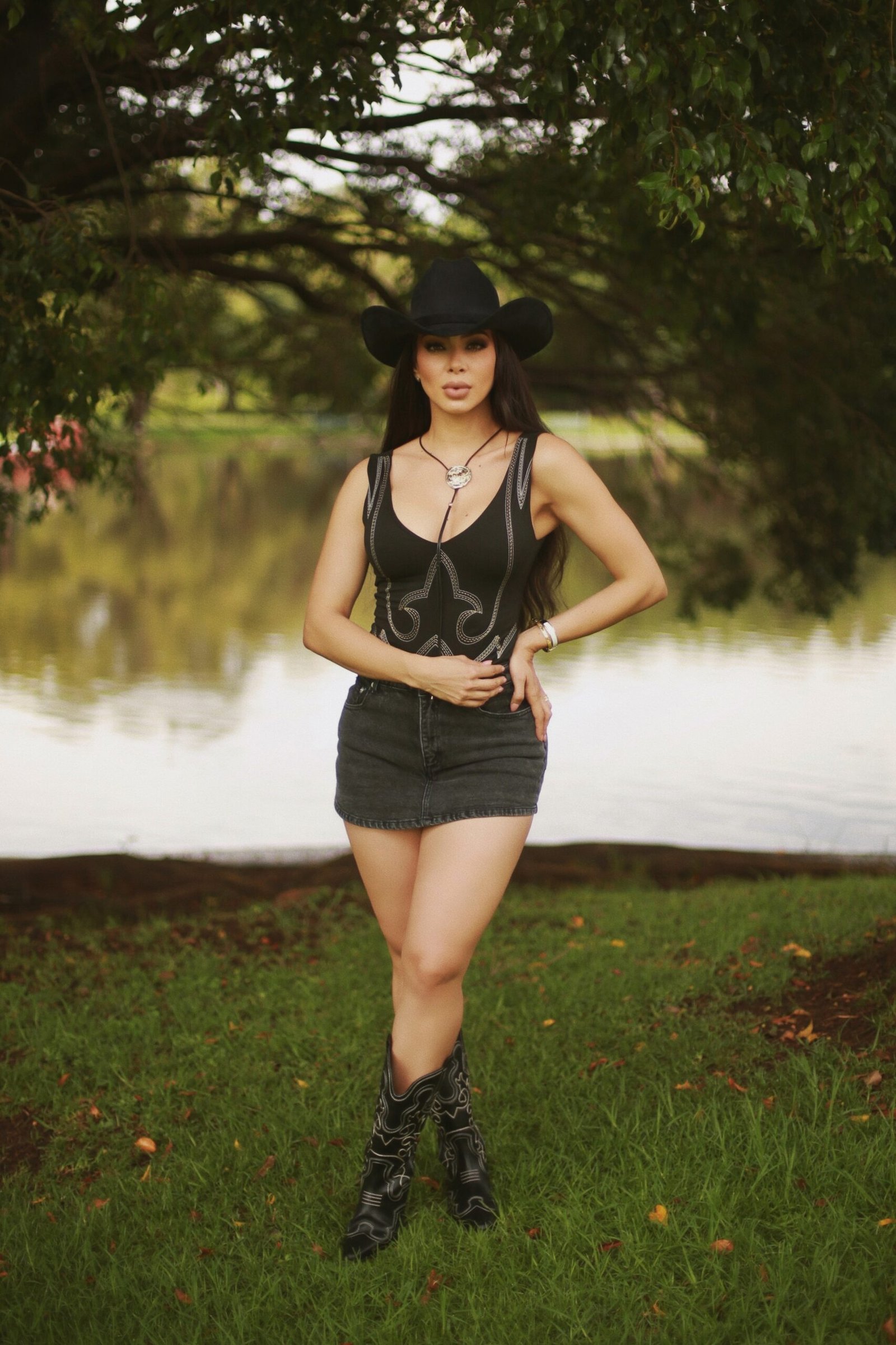 Botas vaqueras negras con detalle blanco - Image 2