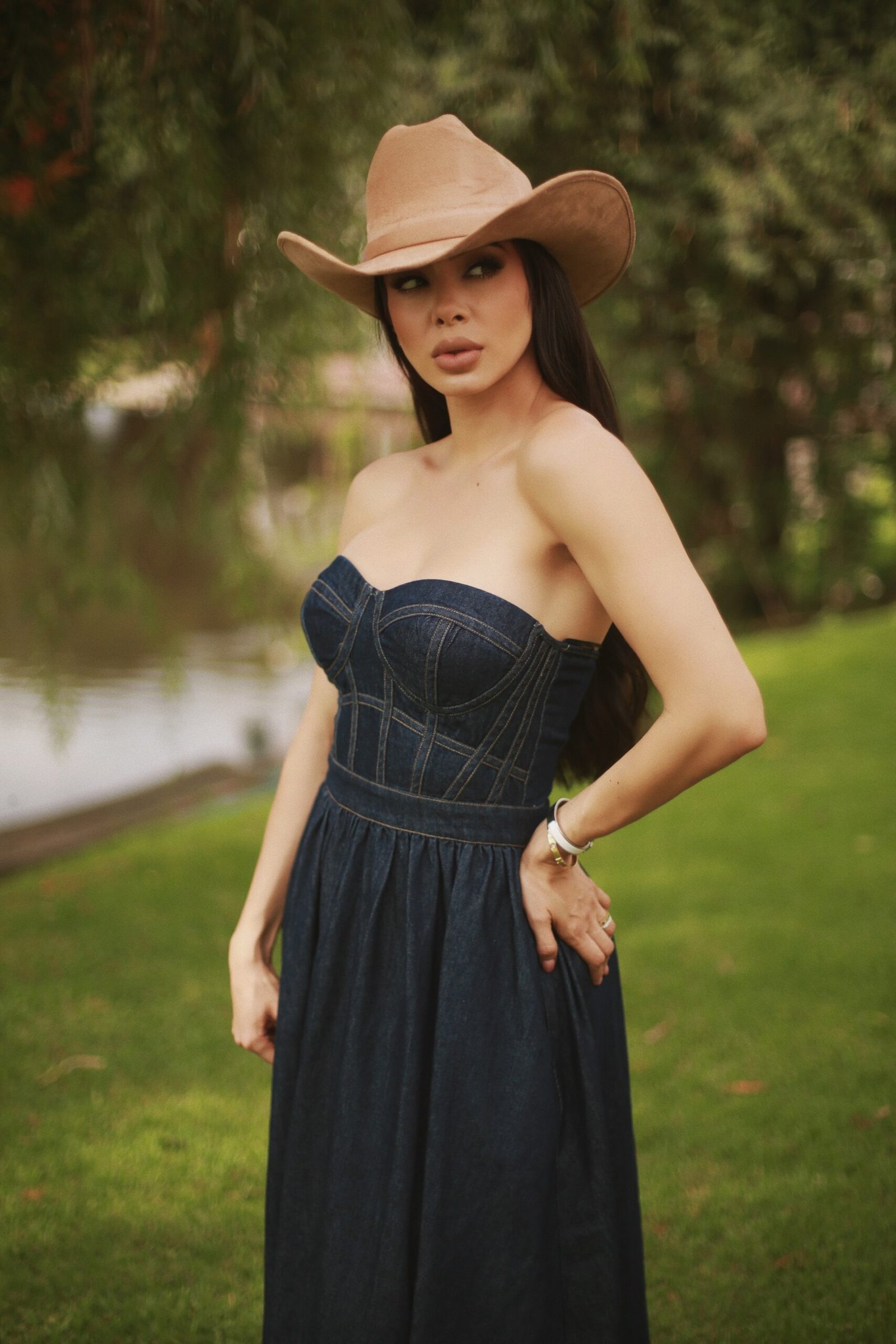 Vestido largo de mezclilla strapless - Image 2