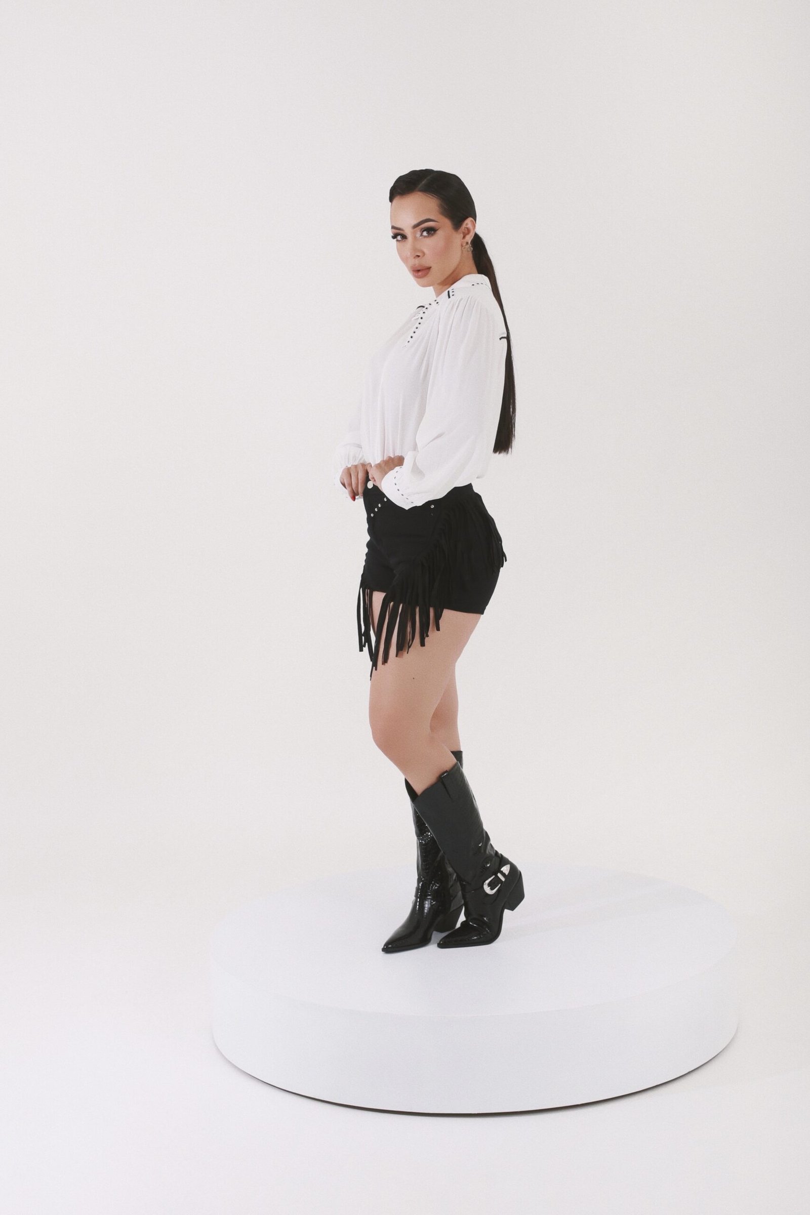 BOTA CORTA COCODRILO NEGRA HEBILLA - Image 4