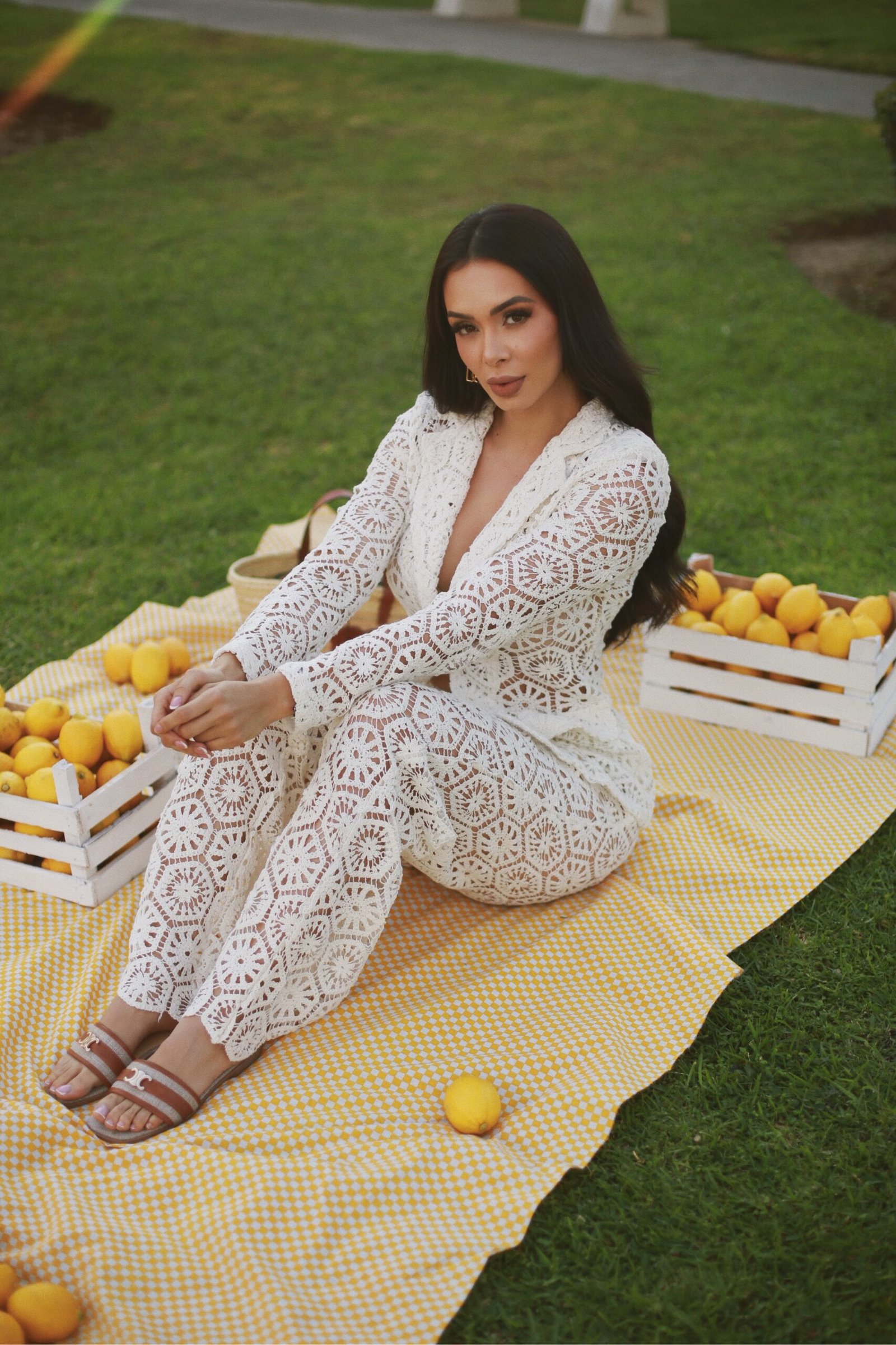 SANDALIA BEIGE CON CAFÉ - Image 2