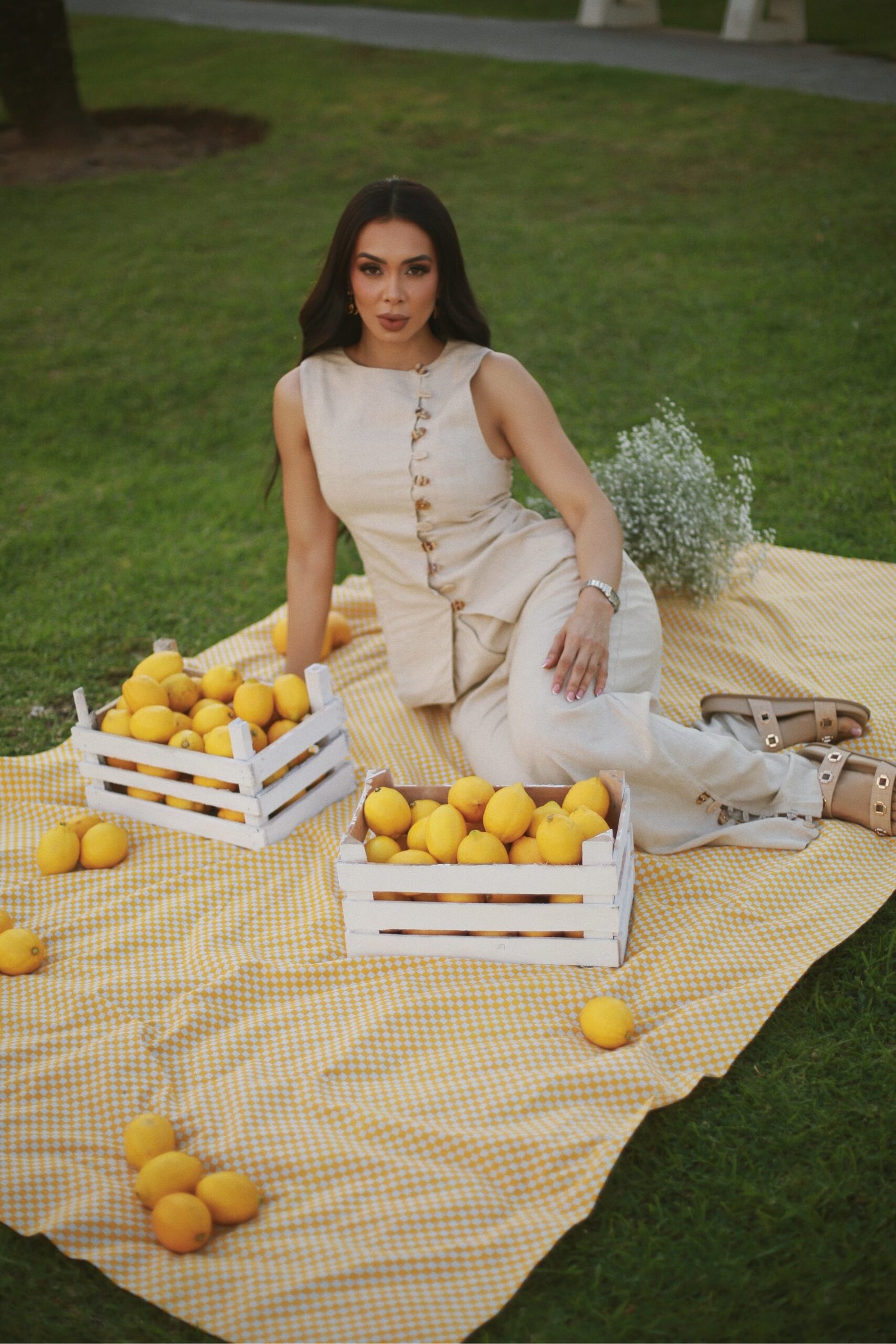 SANDALIA BEIGE ESTOPERORES DORADOS - Image 3