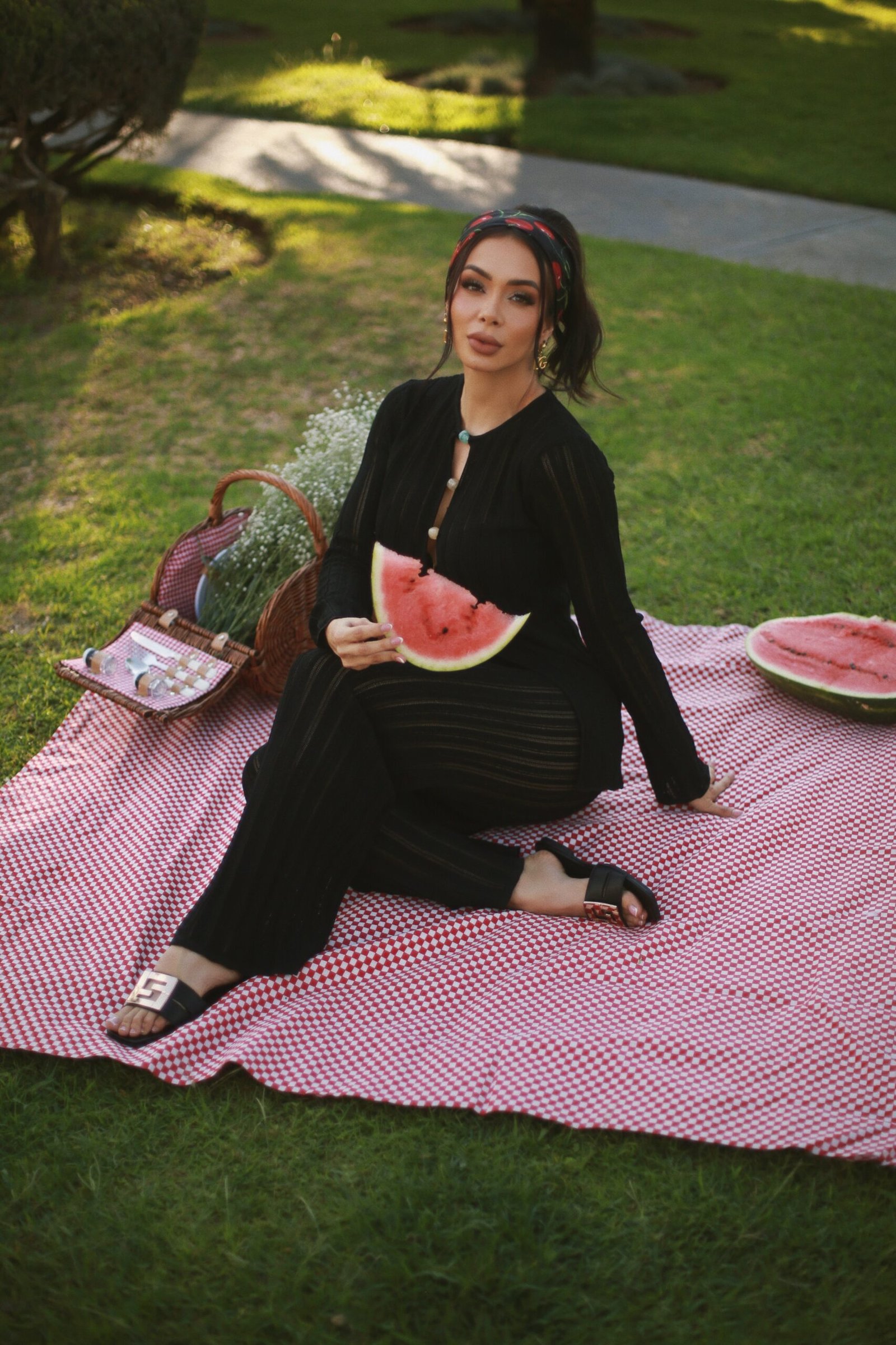 SANDALIA NEGRA HEBILLA DORADA S - Image 2