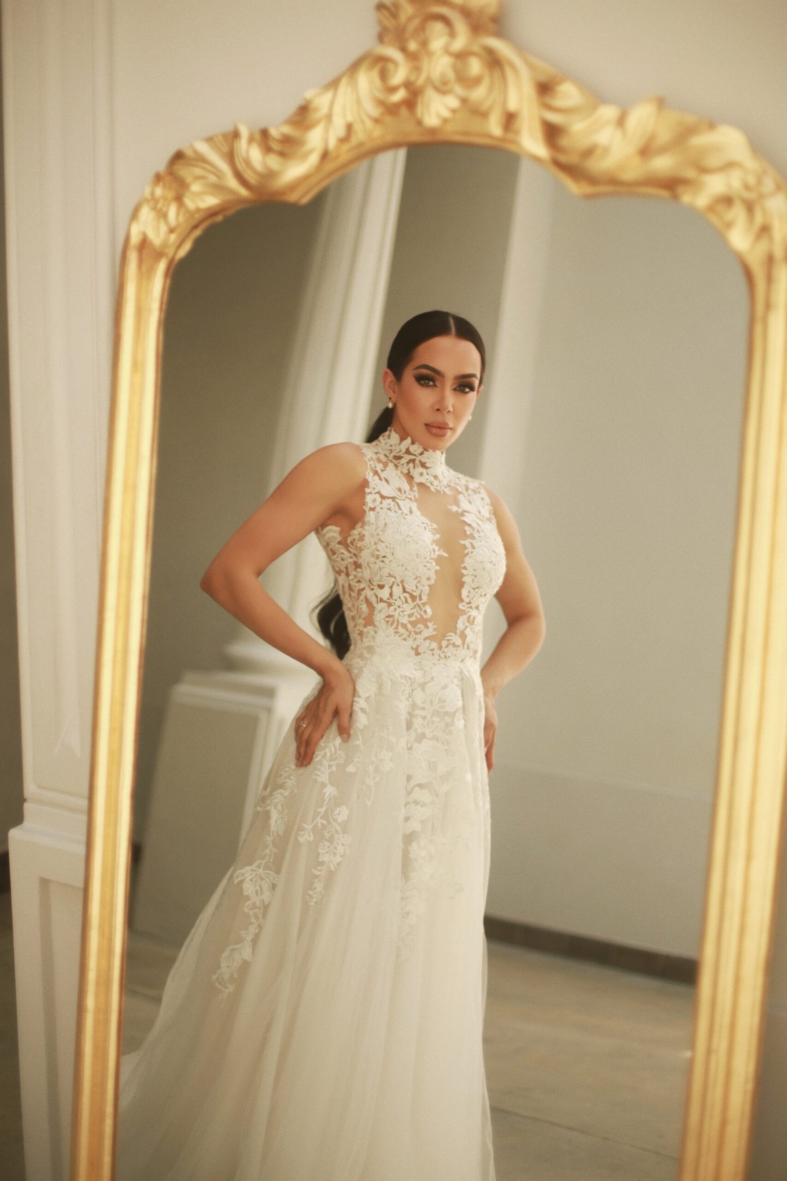 ZAPATILLA BLANCA PERLAS DE NOVIA CON TRASNPARENCIA - Image 2