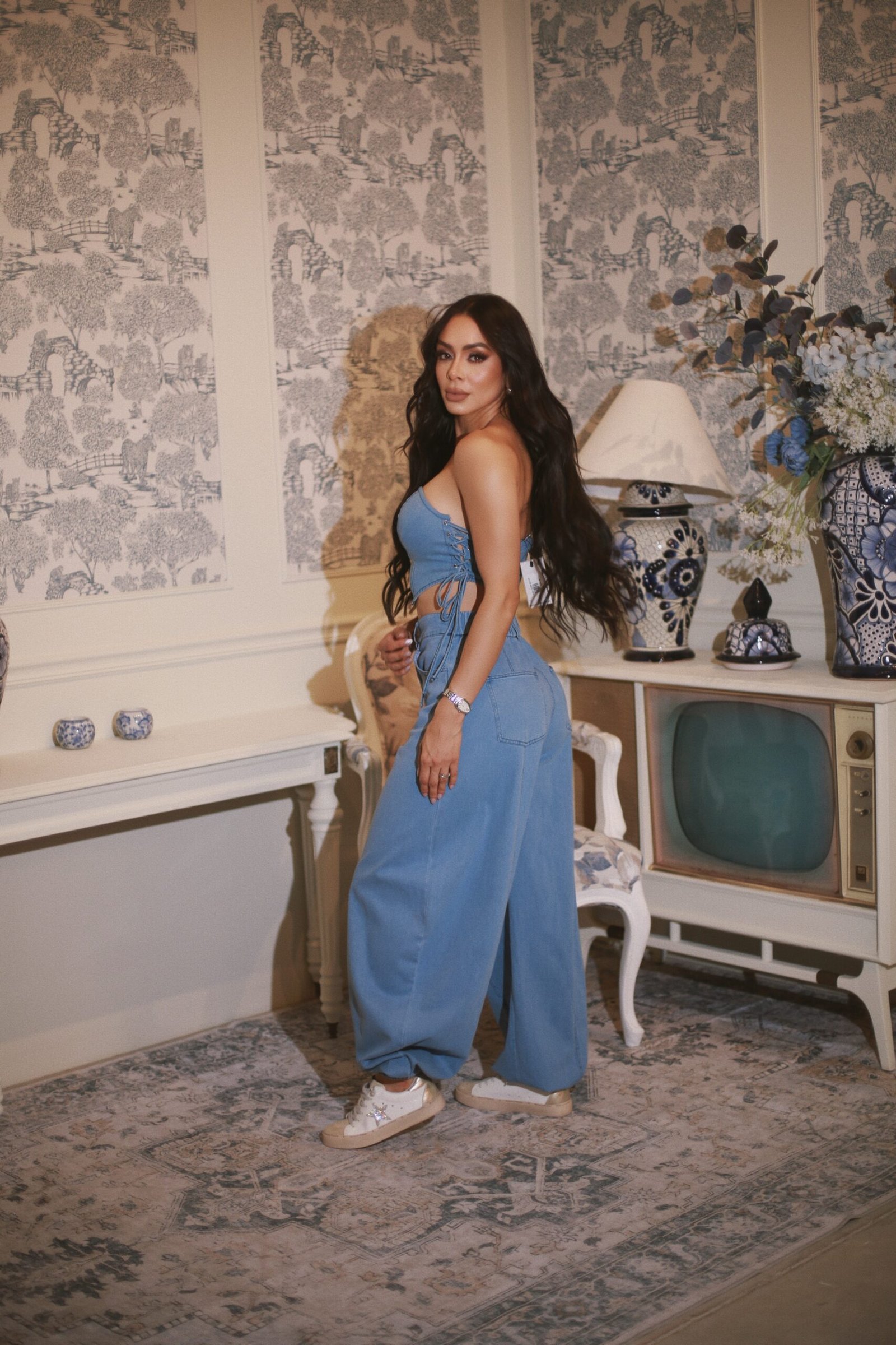 TENIS BEIGE CON DORADO ESTRELLA - Image 2