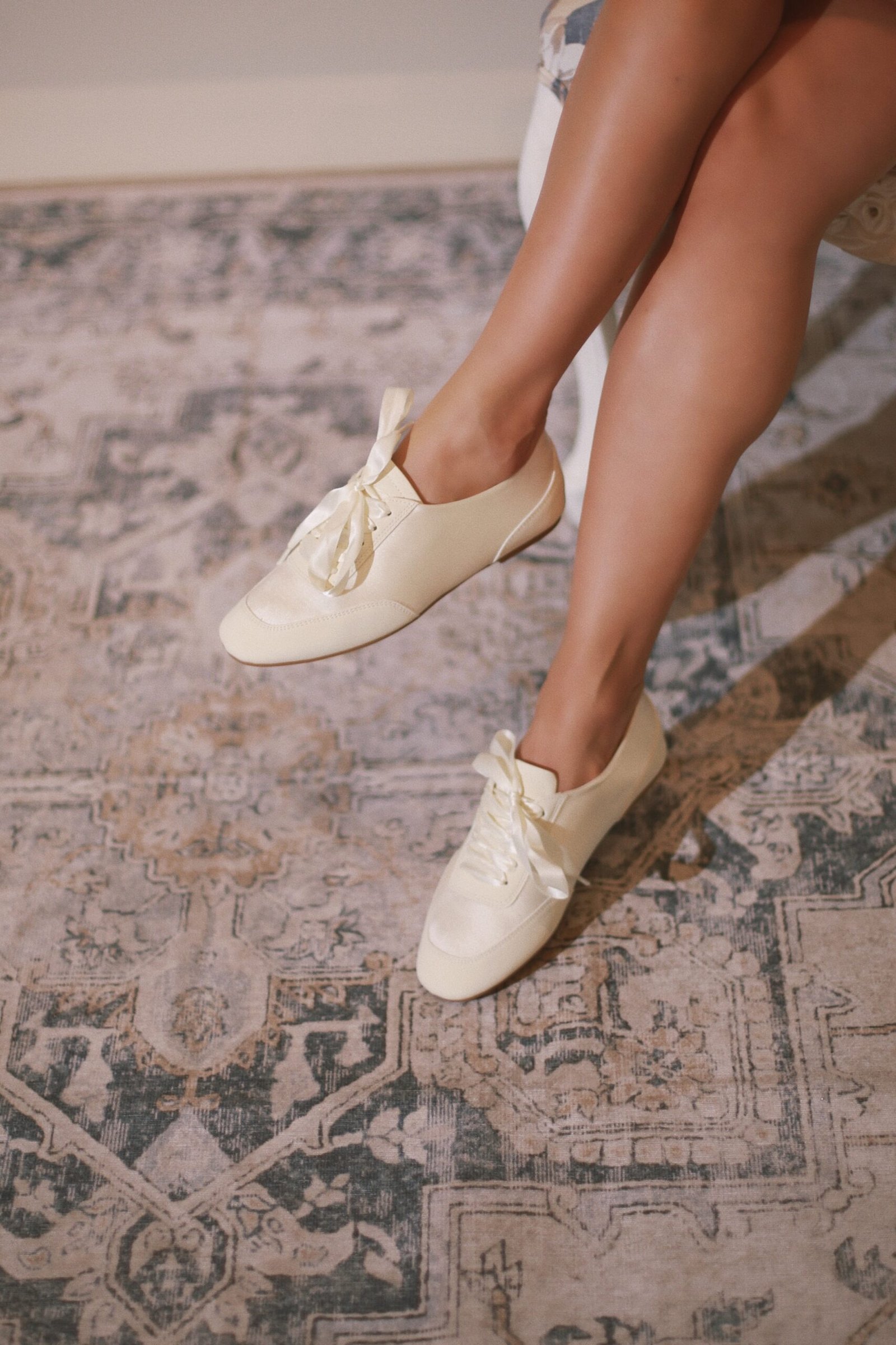 TENIS ESTILO BALERINA COLOR HUESO