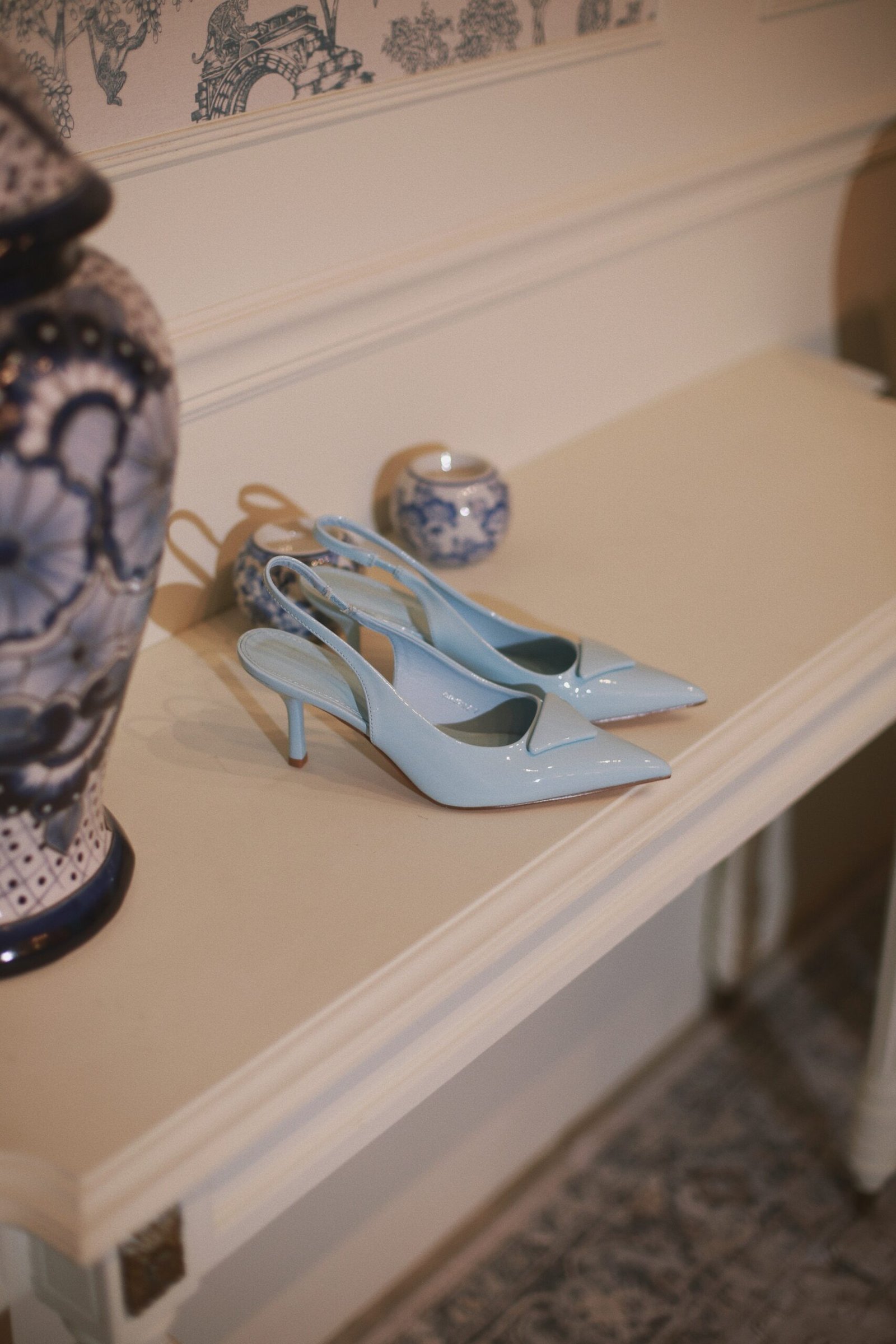 ZAPATILLA ESTILETO AZUL CIELO CHAROL